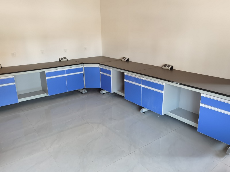 鋼木實驗台的汙漬要如何清理？